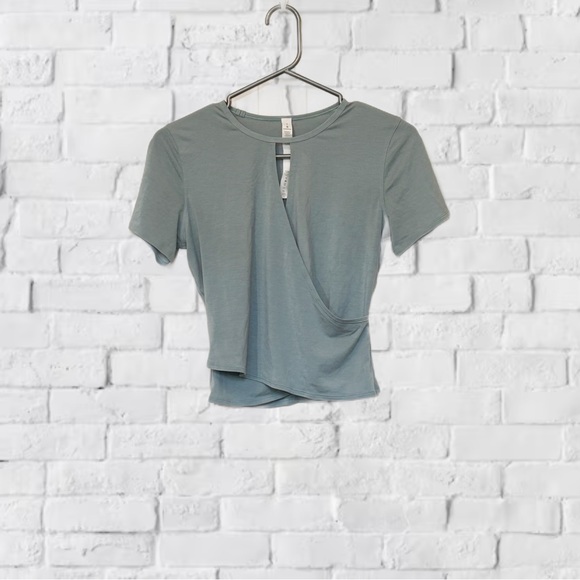Lululemon teal yoga shirt- size 4 - Picture 2 of 5